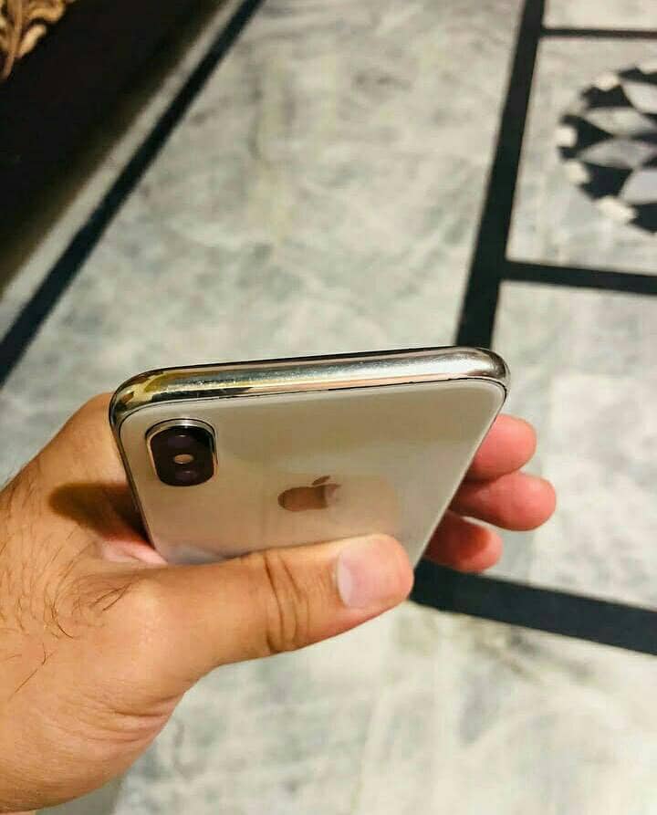 Apple iPhone X 3