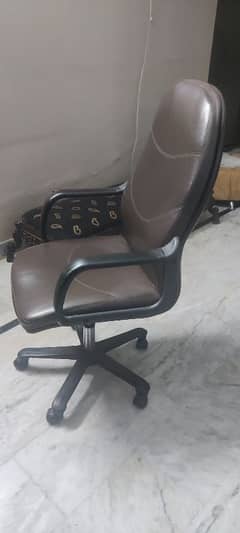 Computer Chair, Premium poshish and new foam