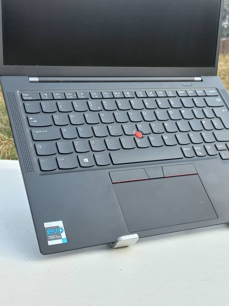 lenovo x1 carbon gen 9 | Core i7 11th gen | 16gb ram | Ultraslim 4