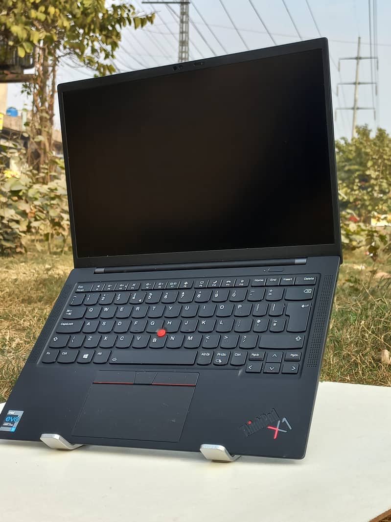 lenovo x1 carbon gen 9 | Core i7 11th gen | 16gb ram | Ultraslim 14