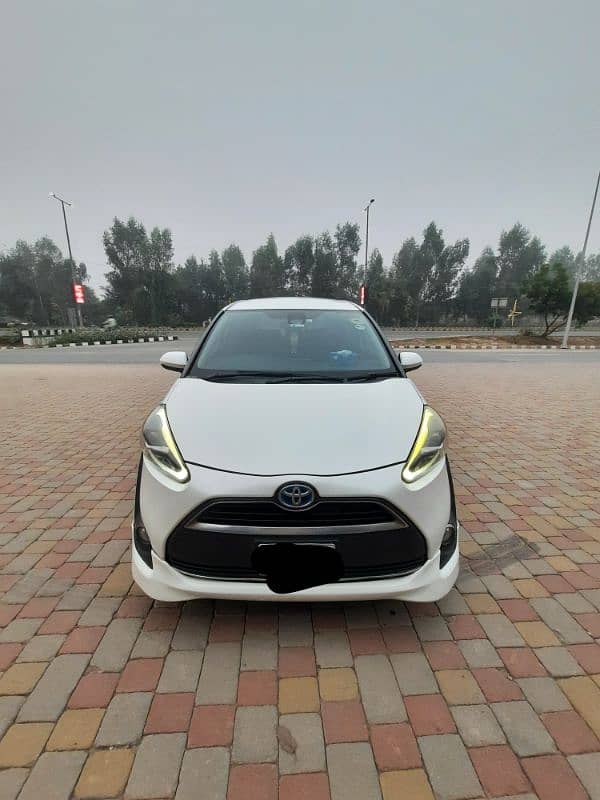 Toyota Sienta GLED 0