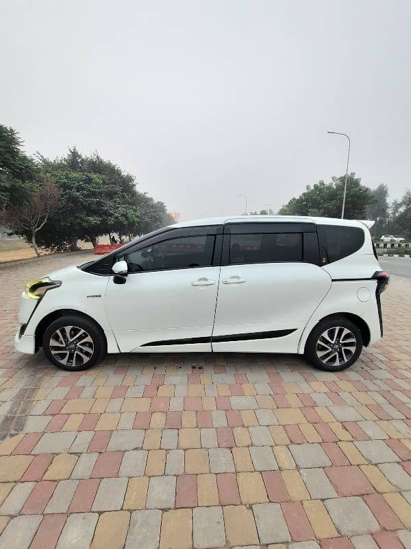 Toyota Sienta GLED 2