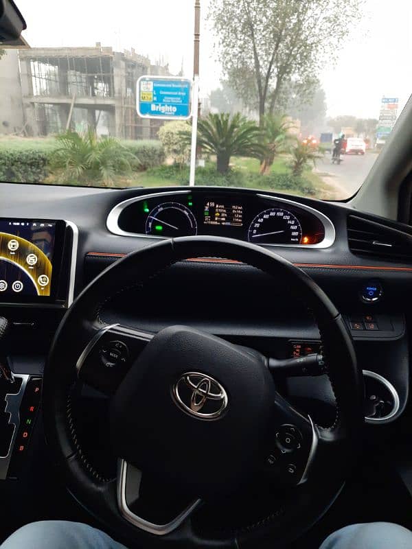 Toyota Sienta GLED 7