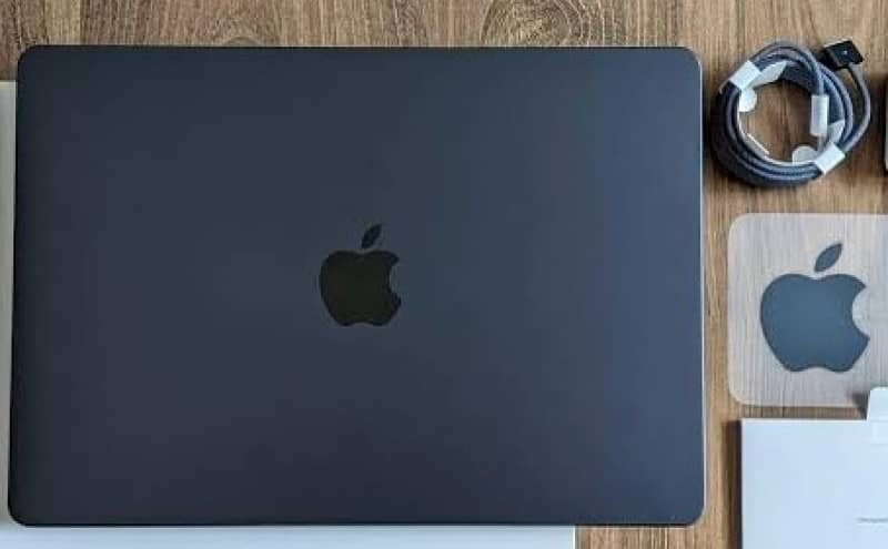 MacBook Air M2 Midnight 0