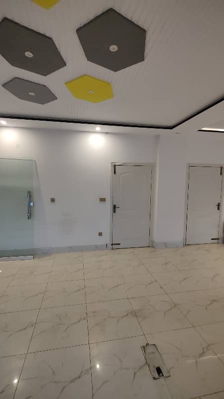 1ST FLOOR OFFICE FOR RENT, 1 WASHROOM, MAIN BOULEVARD APPROACH, SEELING, MARBLE ON FLOOR 6