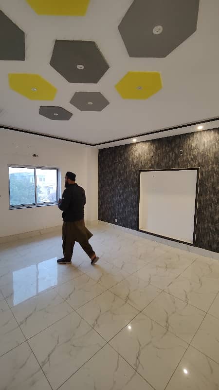 1ST FLOOR OFFICE FOR RENT, 1 WASHROOM, MAIN BOULEVARD APPROACH, SEELING, MARBLE ON FLOOR 8