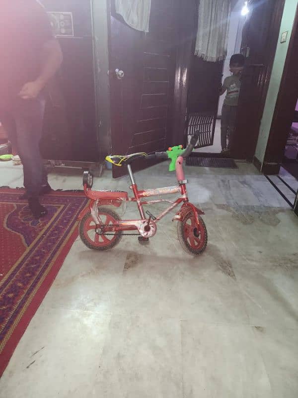 kids cycle urgent sale looking like new 1