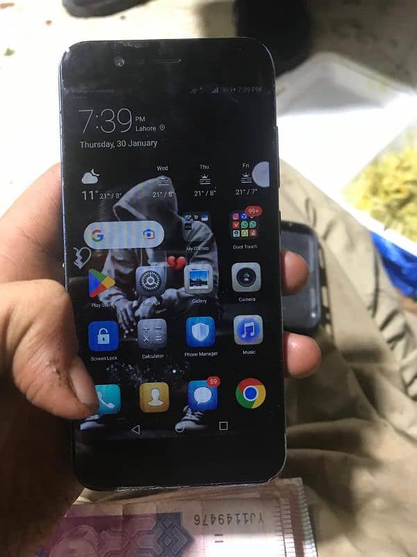 i m selling my Huawei nova 2 0