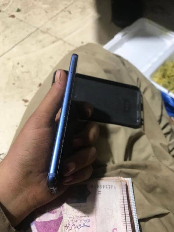 i m selling my Huawei nova 2 3