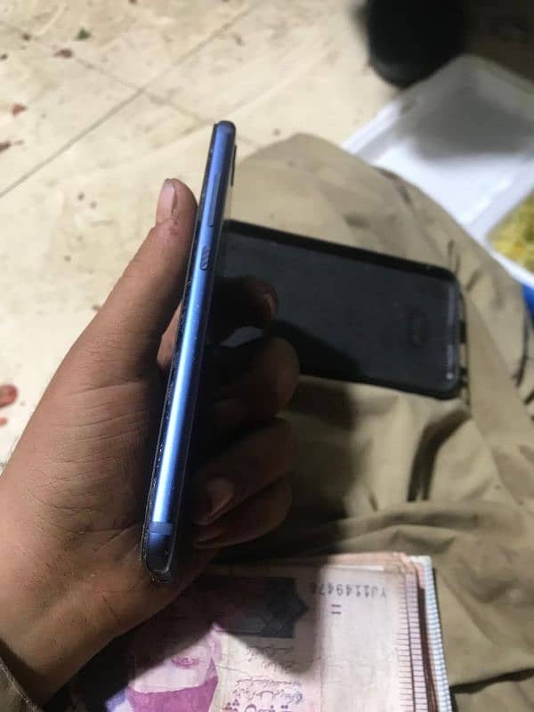 i m selling my Huawei nova 2 4