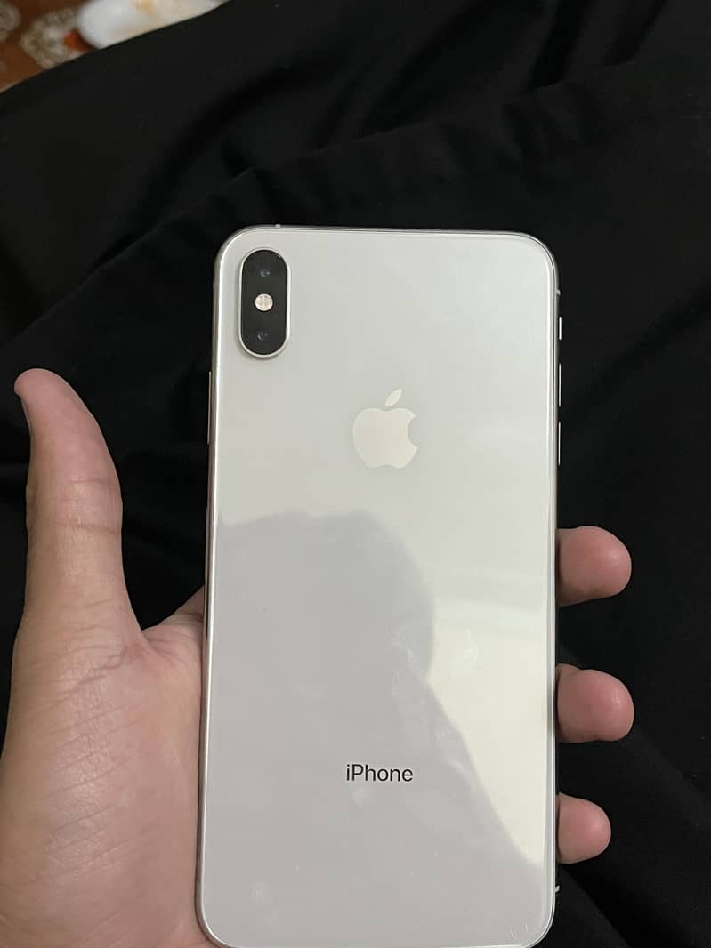 Apple iPhone XS Max 1