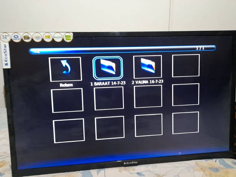 Led tv for sale with Chrome cast . Slidly use 3