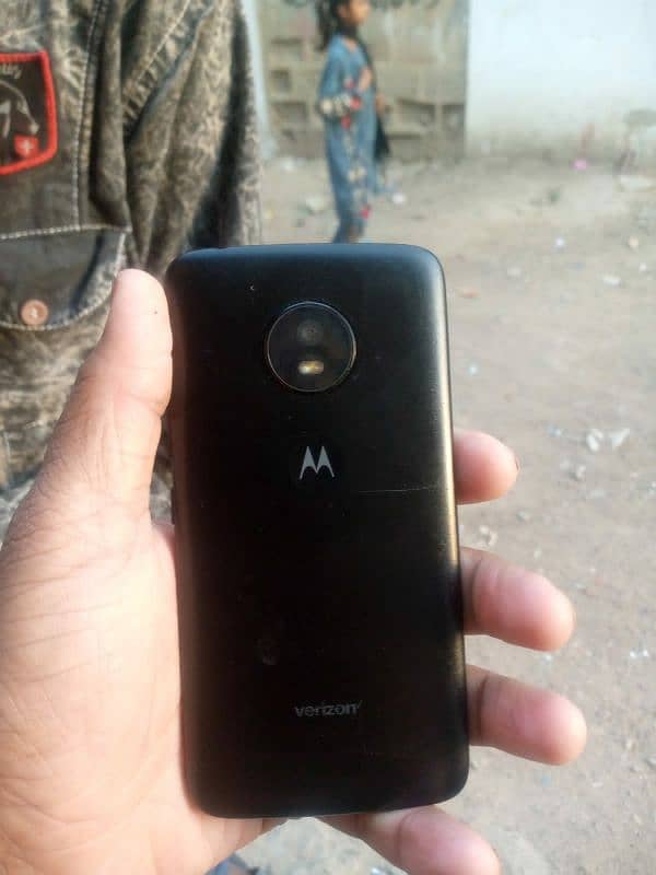 Moto E4 mobail 2 16 hai penal tora carush hai touch ok 3