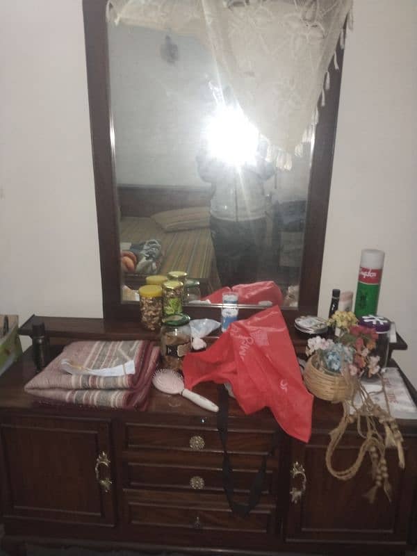 Dressing table with mirror 0