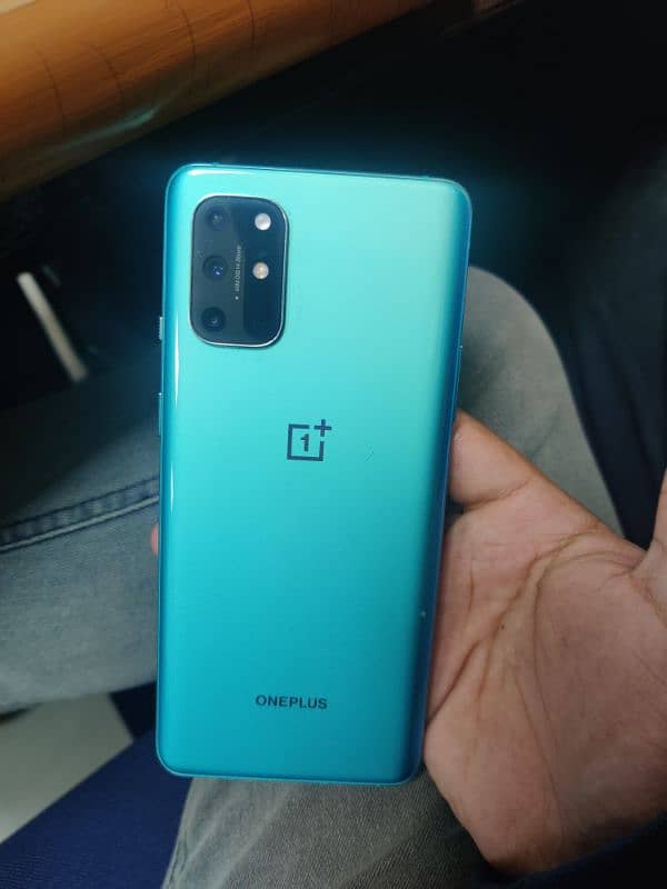 OnePlus 8T, 256GB Storage / 12GB RAM, Dual SIM. Condition: 9/10. 1