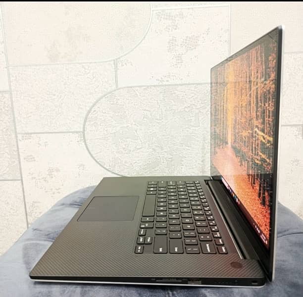 Dell Xps 15 i5 8th Genration With H processor 2