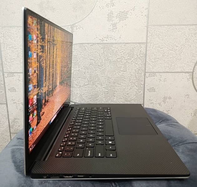 Dell Xps 15 i5 8th Genration With H processor 3