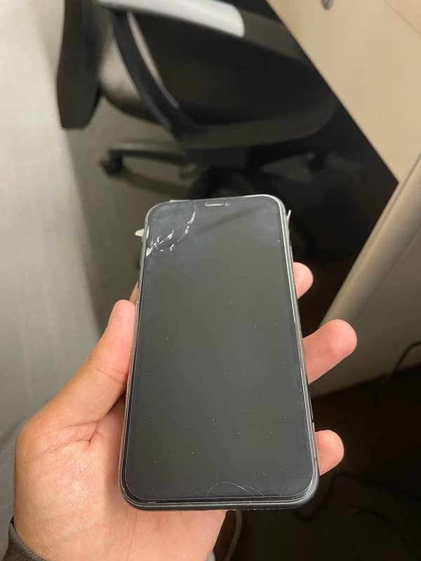 Iphone 11 128 PTA APPROVED 3