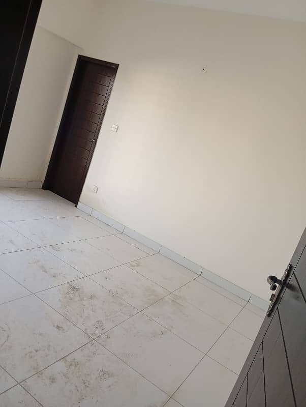 Big Flat 6 Room 2200 Sq Ft Flat Kings Hirise Apartment 4 Bed DD Located Gulistan-E-Jauhar Block 2 Opposite Karachi University Near To Shadi Qila 2