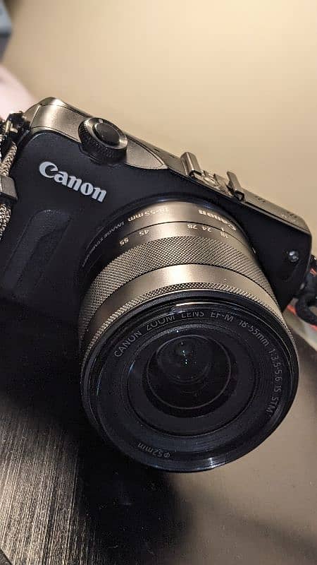 Canon EOS M 0