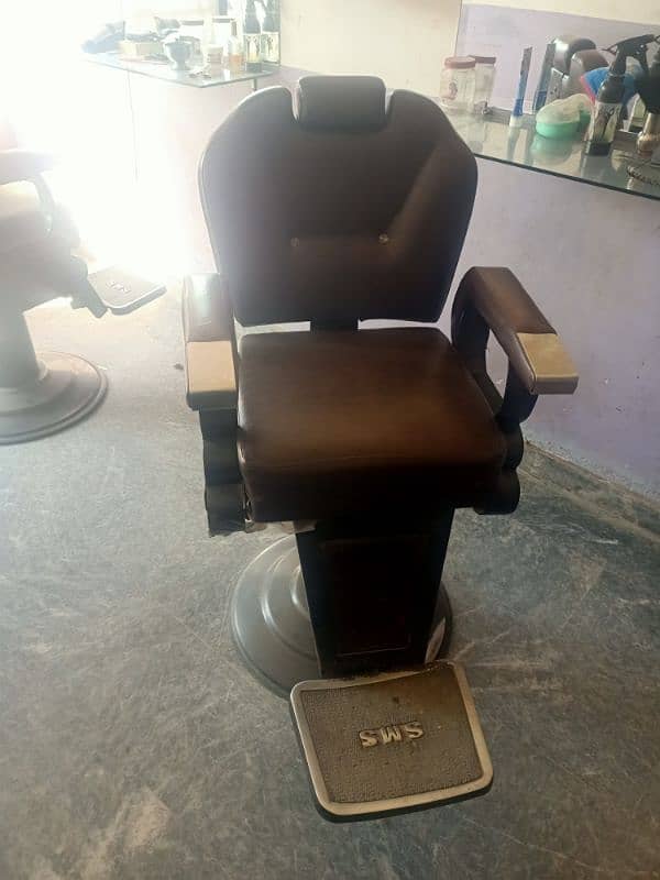 barbar chairs and all complete hair saloon assessories 1