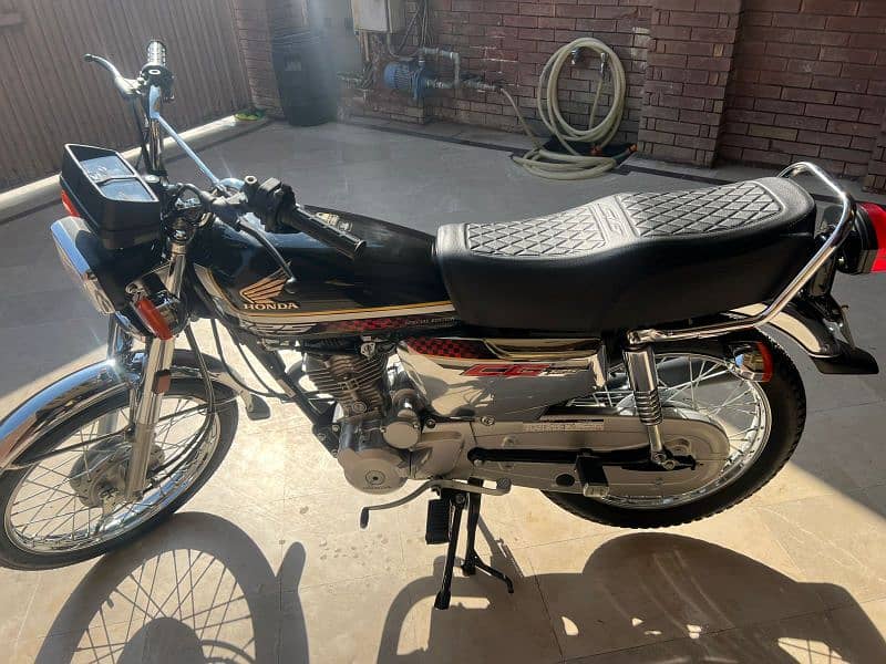 HONDA CG125 SPECIAL EDITION (BLACK) 1