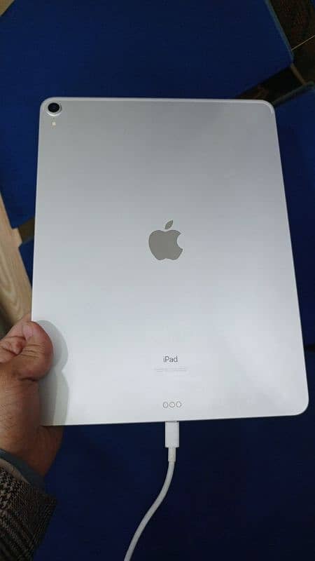 ipad Pro 12.9 inches 3rd generation 256 gb 0