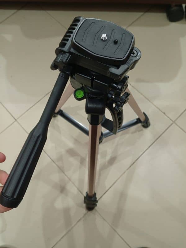 Tripod Stand 1