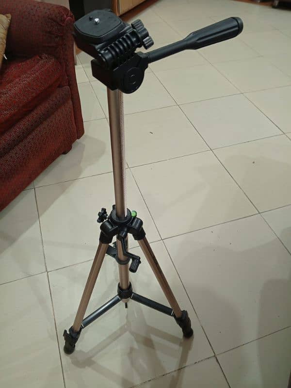 Tripod Stand 5