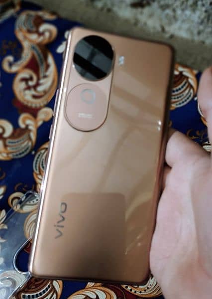 Vivo v40e 3