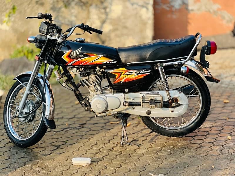 Honda CG 125 Black Colour 3