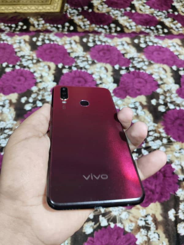 vivo y15 red or black color Mai hai 2