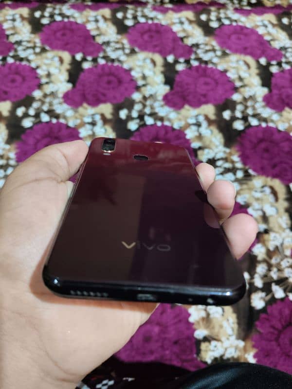 vivo y15 red or black color Mai hai 6