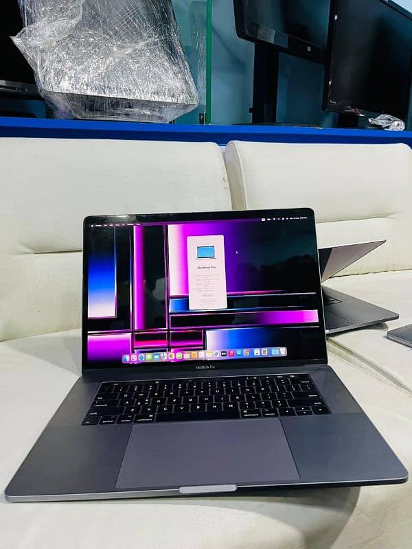 MacBook Pro 2017 15 Inches Intel Core i7 16GB RAM 500 SSD 0