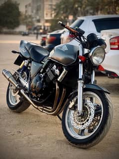 Honda CB400 Super Four heavy bike