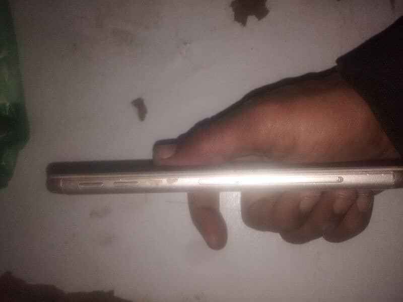 urgent sale Samsung j5 prime in good condition 2