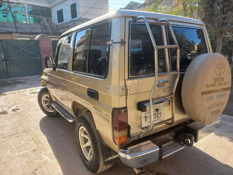 Toyota Land Cruiser LJ70 1990 4