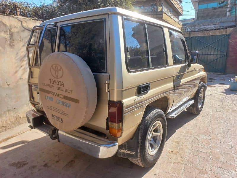 Toyota Land Cruiser LJ70 1990 5