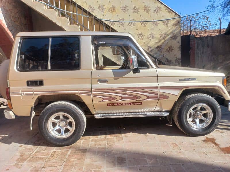 Toyota Land Cruiser LJ70 1990 7