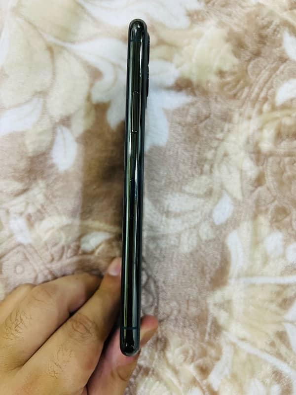 iphone 11 pro PTA 256gb, 85%health, 10/10condition 1