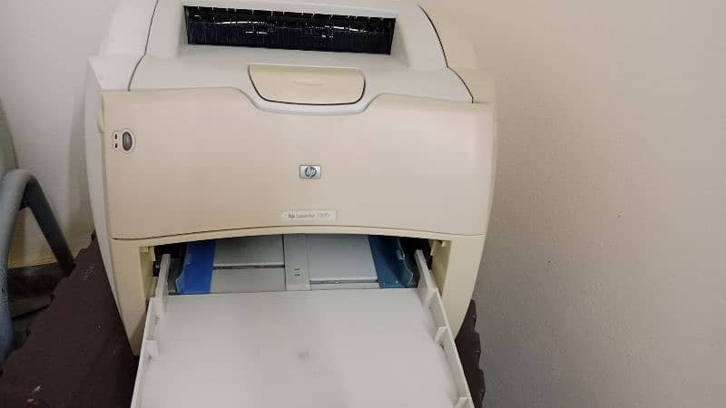 hp 1300 laserjet Printer in Good condition. 2