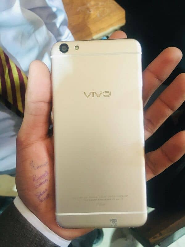 Vivo X7  . . . ram. . . 4 /128 GB 10/8 1