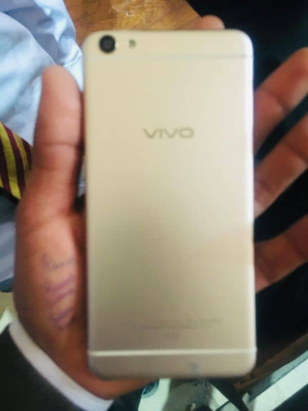 Vivo X7  . . . ram. . . 4 /128 GB 10/8 2