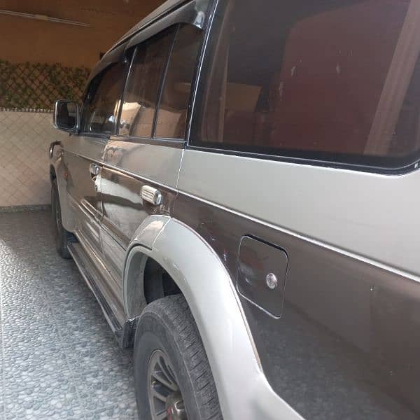 Mitsubishi Pajero 1993 11