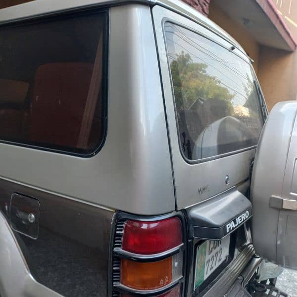 Mitsubishi Pajero 1993 12