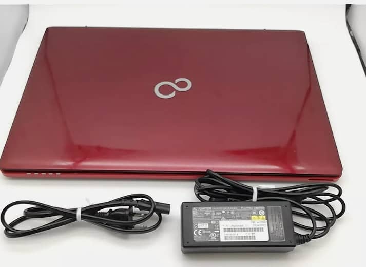 Cori7 Laptop 15.6"  8 gb ram  750gb hardisk Web cam Numeric keypad 2