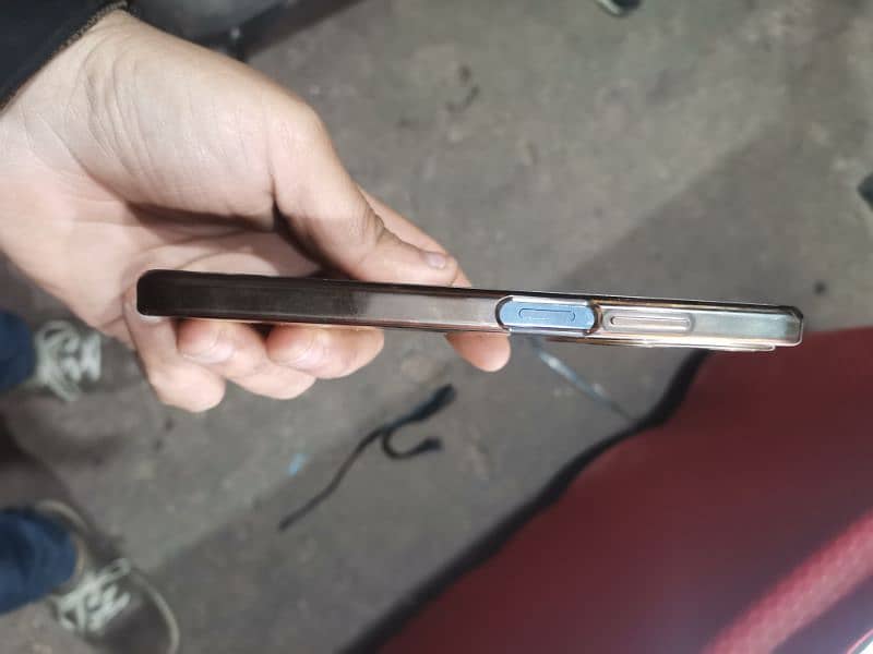 I'm selling my phone infinix hot 40i 1