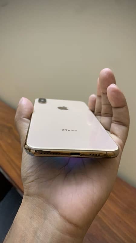 XS Max Gold 64GB PTA Approved 1