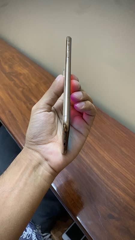 XS Max Gold 64GB PTA Approved 5