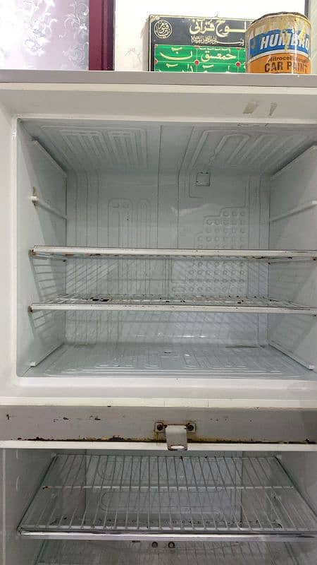 Dawlance Medium size fridge 1